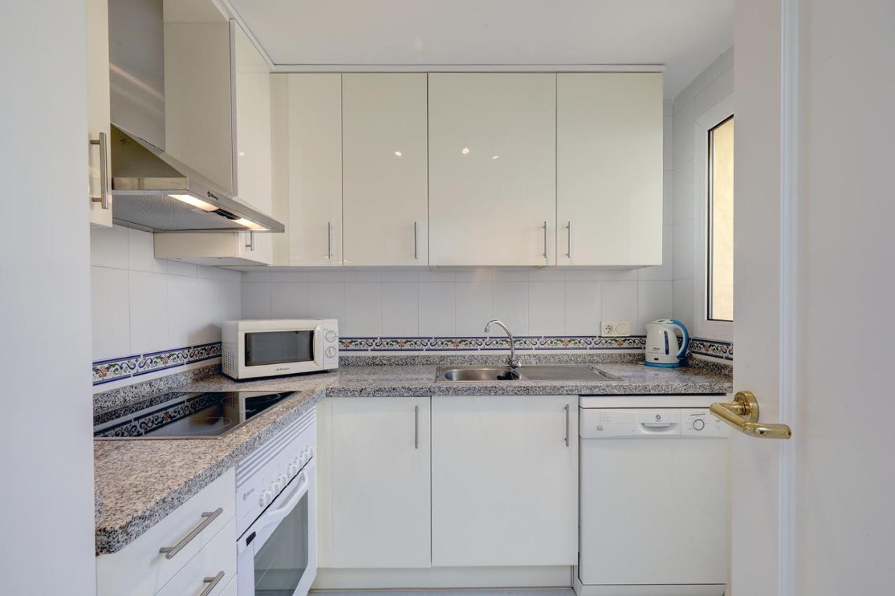 Duquesa Village Apartment - 2 Bed/2 Bath Apartment With Panoramic Sea Views مانيلفا المظهر الخارجي الصورة