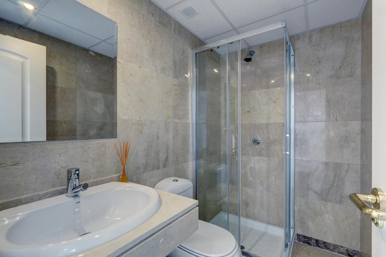 Duquesa Village Apartment - 2 Bed/2 Bath Apartment With Panoramic Sea Views مانيلفا المظهر الخارجي الصورة