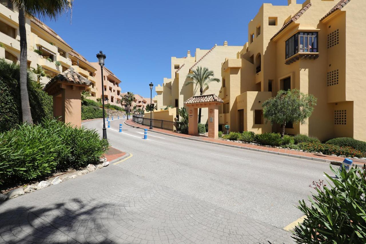 Duquesa Village Apartment - 2 Bed/2 Bath Apartment With Panoramic Sea Views مانيلفا المظهر الخارجي الصورة