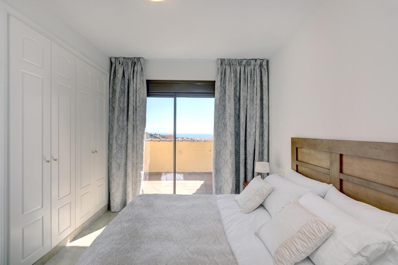Duquesa Village Apartment - 2 Bed/2 Bath Apartment With Panoramic Sea Views مانيلفا المظهر الخارجي الصورة