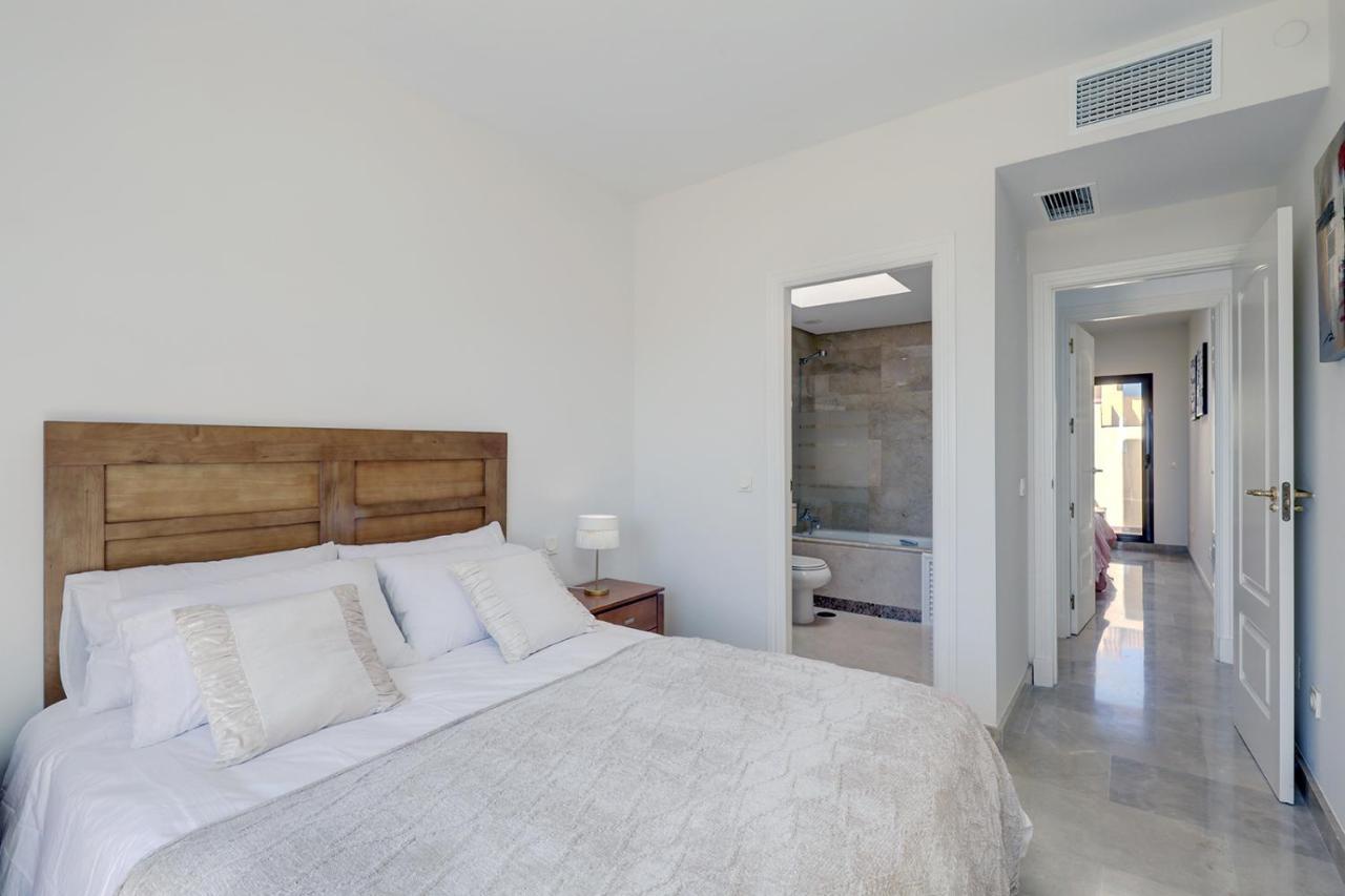 Duquesa Village Apartment - 2 Bed/2 Bath Apartment With Panoramic Sea Views مانيلفا المظهر الخارجي الصورة