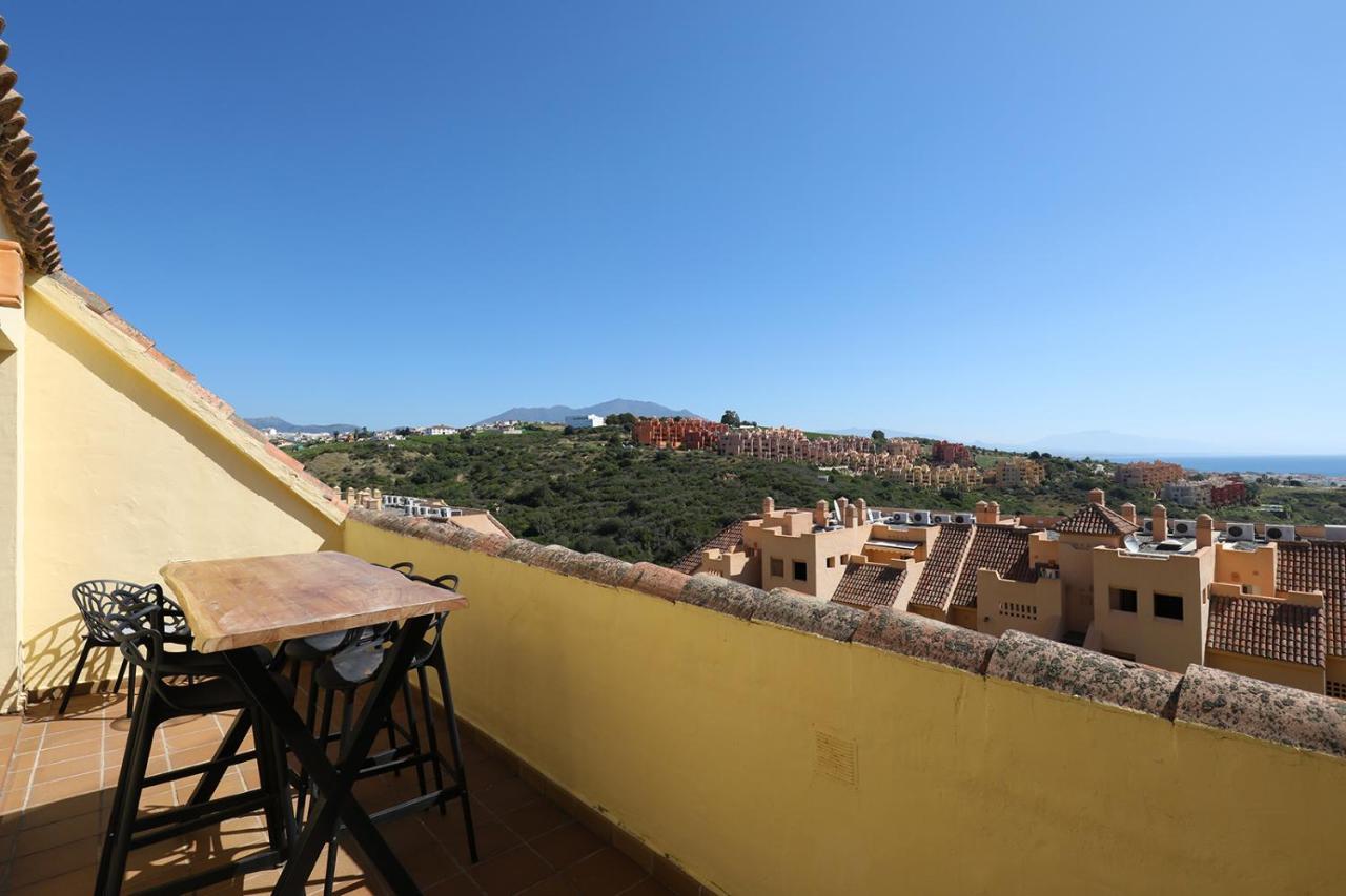 Duquesa Village Apartment - 2 Bed/2 Bath Apartment With Panoramic Sea Views مانيلفا المظهر الخارجي الصورة