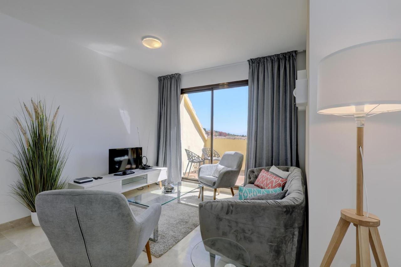 Duquesa Village Apartment - 2 Bed/2 Bath Apartment With Panoramic Sea Views مانيلفا المظهر الخارجي الصورة
