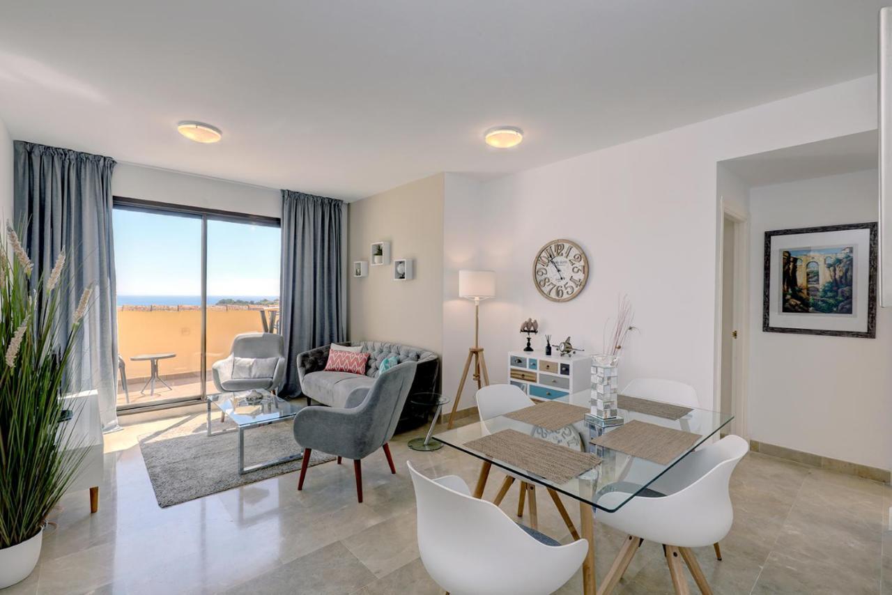Duquesa Village Apartment - 2 Bed/2 Bath Apartment With Panoramic Sea Views مانيلفا المظهر الخارجي الصورة