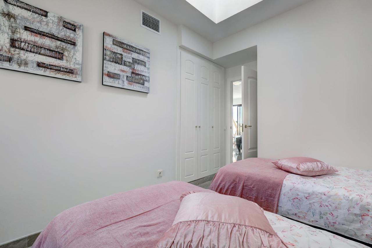 Duquesa Village Apartment - 2 Bed/2 Bath Apartment With Panoramic Sea Views مانيلفا المظهر الخارجي الصورة