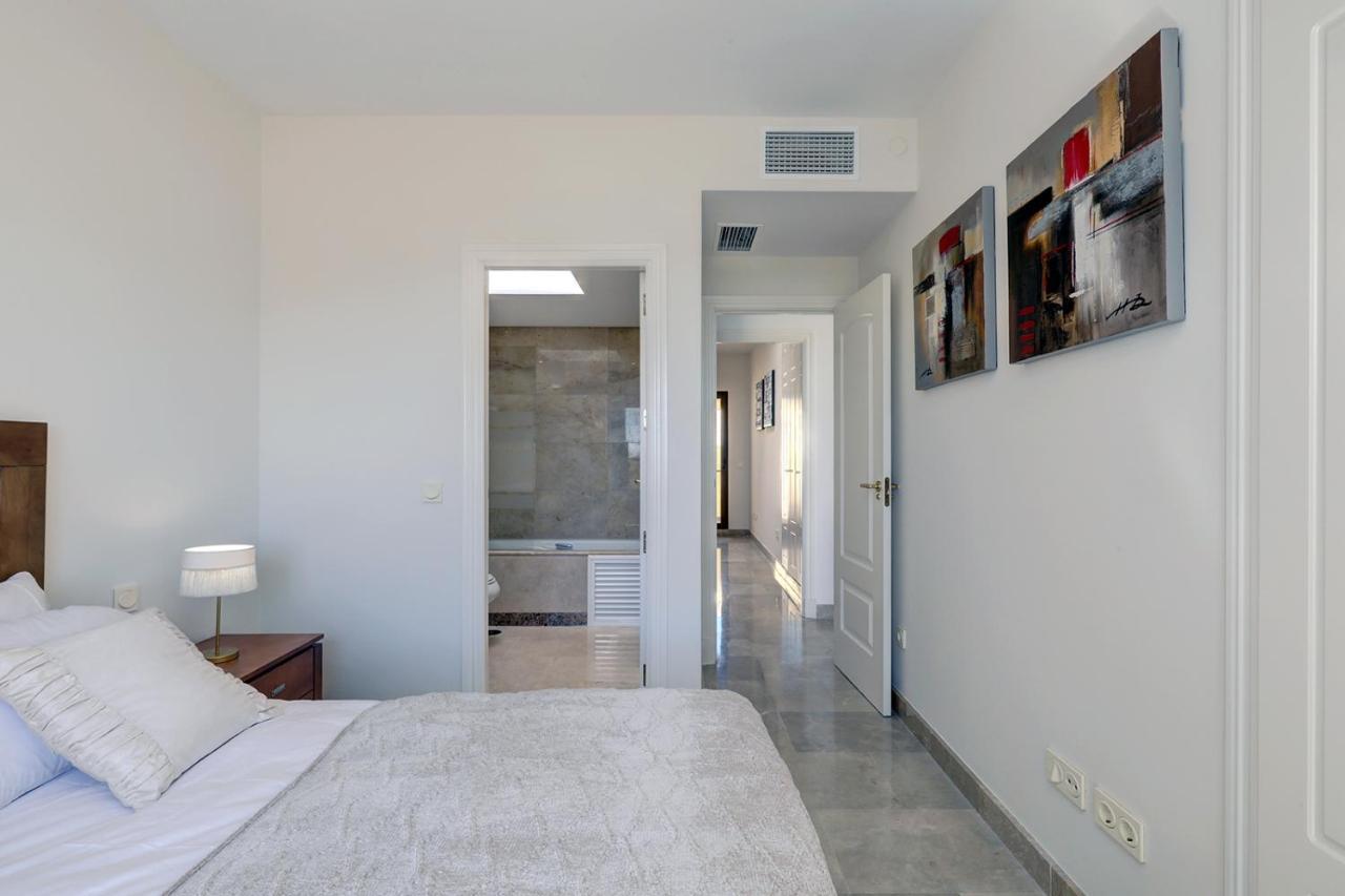 Duquesa Village Apartment - 2 Bed/2 Bath Apartment With Panoramic Sea Views مانيلفا المظهر الخارجي الصورة