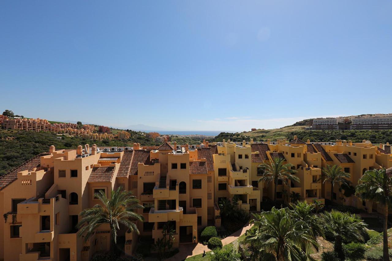 Duquesa Village Apartment - 2 Bed/2 Bath Apartment With Panoramic Sea Views مانيلفا المظهر الخارجي الصورة