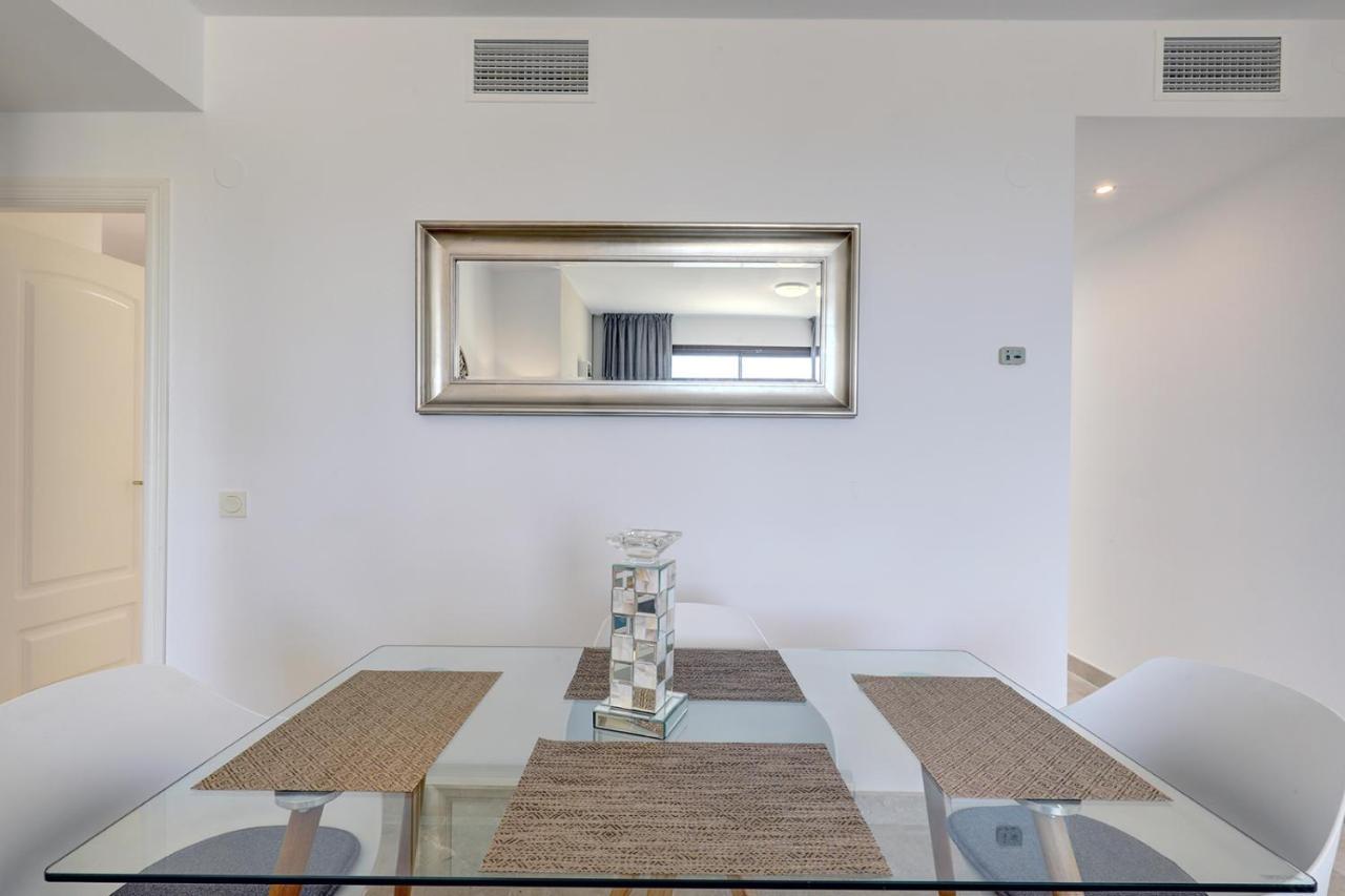 Duquesa Village Apartment - 2 Bed/2 Bath Apartment With Panoramic Sea Views مانيلفا المظهر الخارجي الصورة