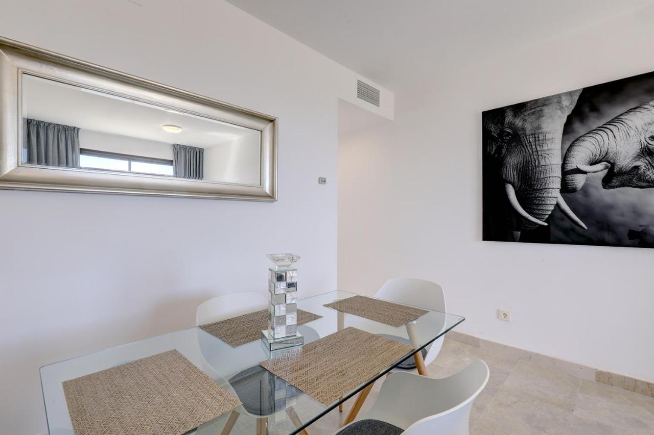 Duquesa Village Apartment - 2 Bed/2 Bath Apartment With Panoramic Sea Views مانيلفا المظهر الخارجي الصورة