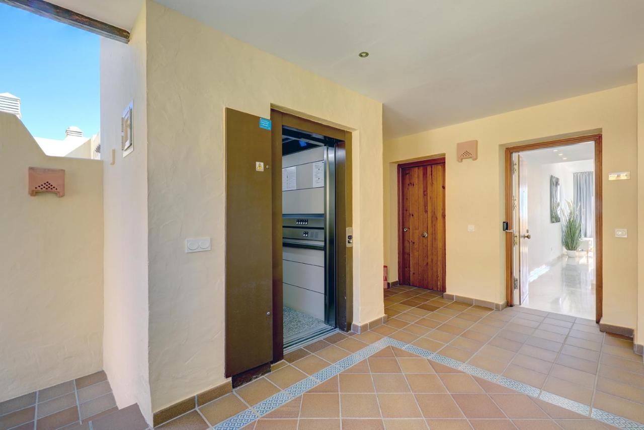 Duquesa Village Apartment - 2 Bed/2 Bath Apartment With Panoramic Sea Views مانيلفا المظهر الخارجي الصورة